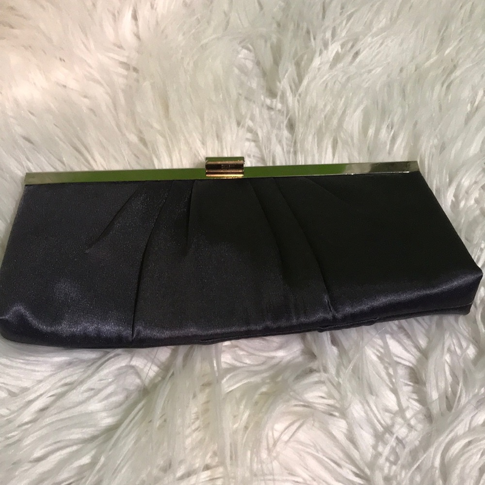 Gray/silver clutch/shoulder
